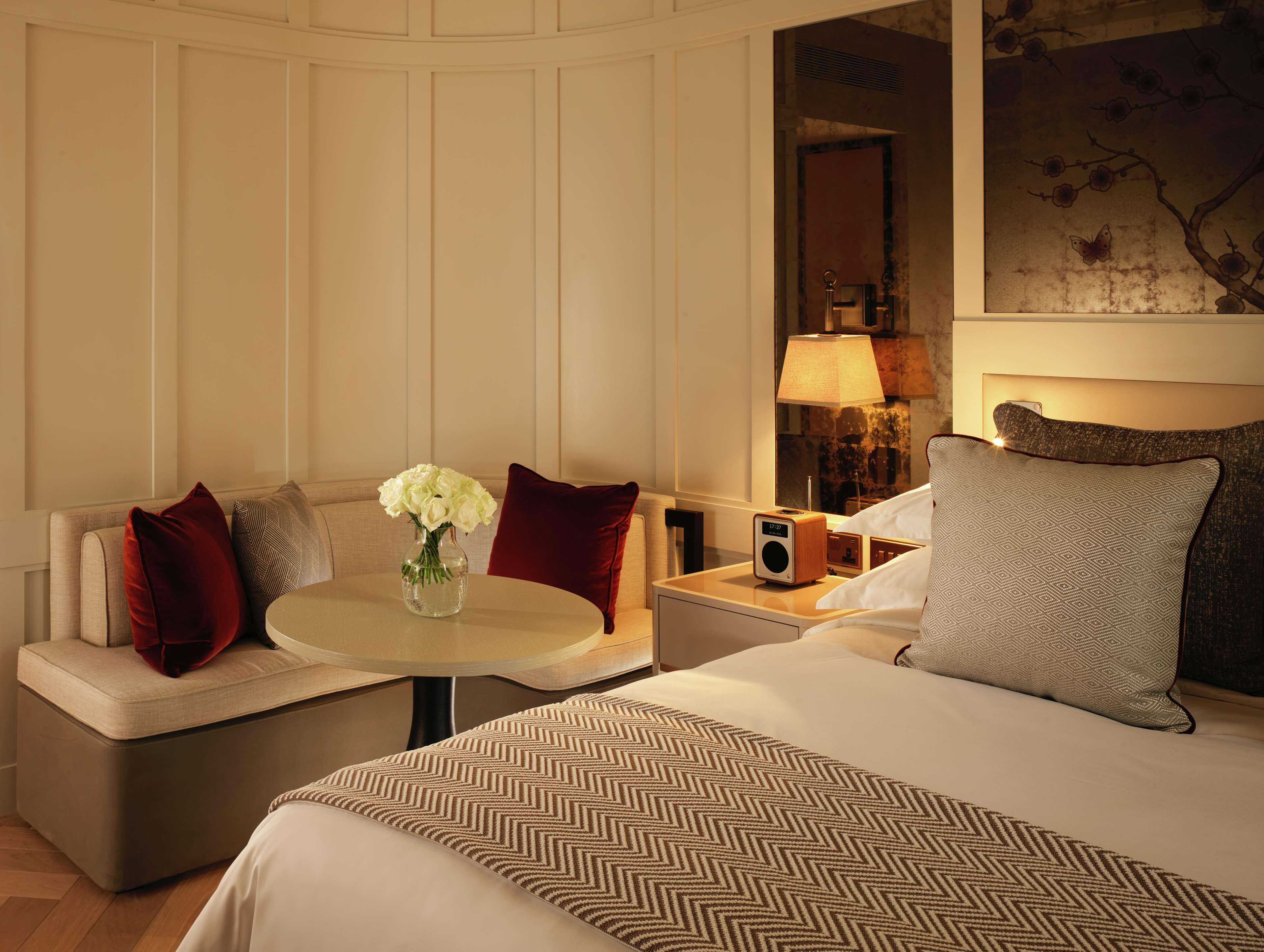 The Biltmore Mayfair Лондон Экстерьер фото A room at the Mandarin Oriental, Munich