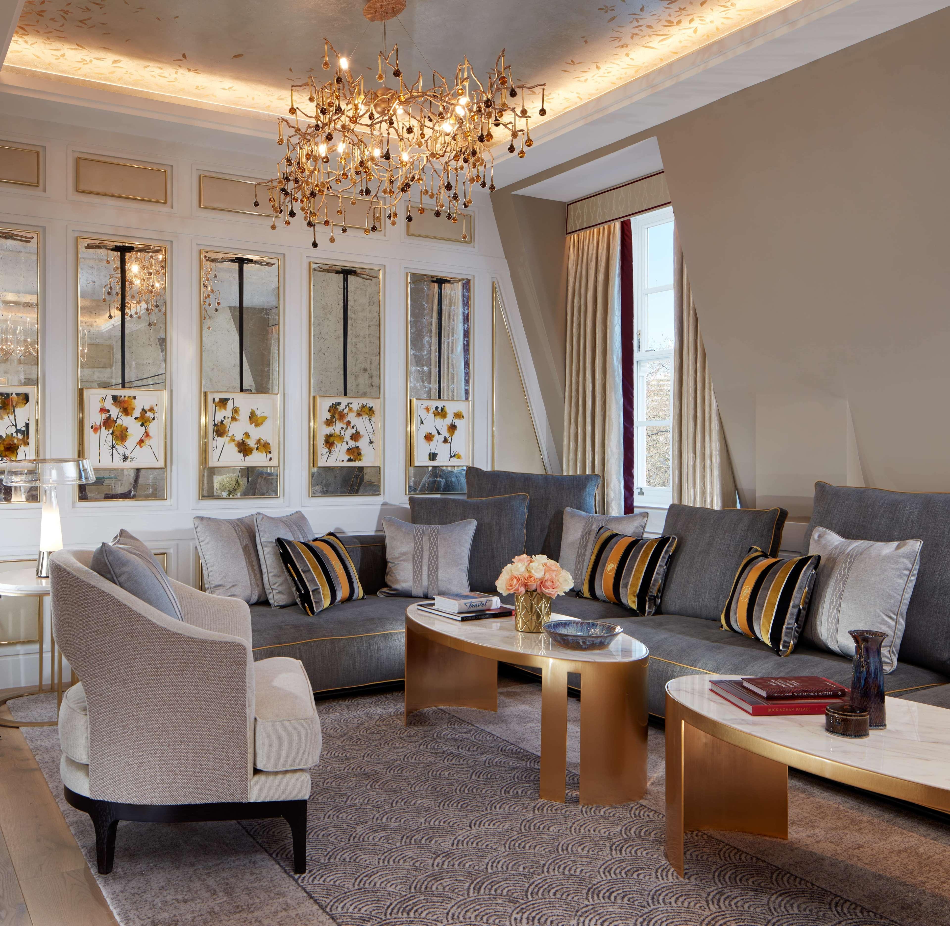 The Biltmore Mayfair Лондон Экстерьер фото The living room of a suite at The Ritz-Carlton, Paris