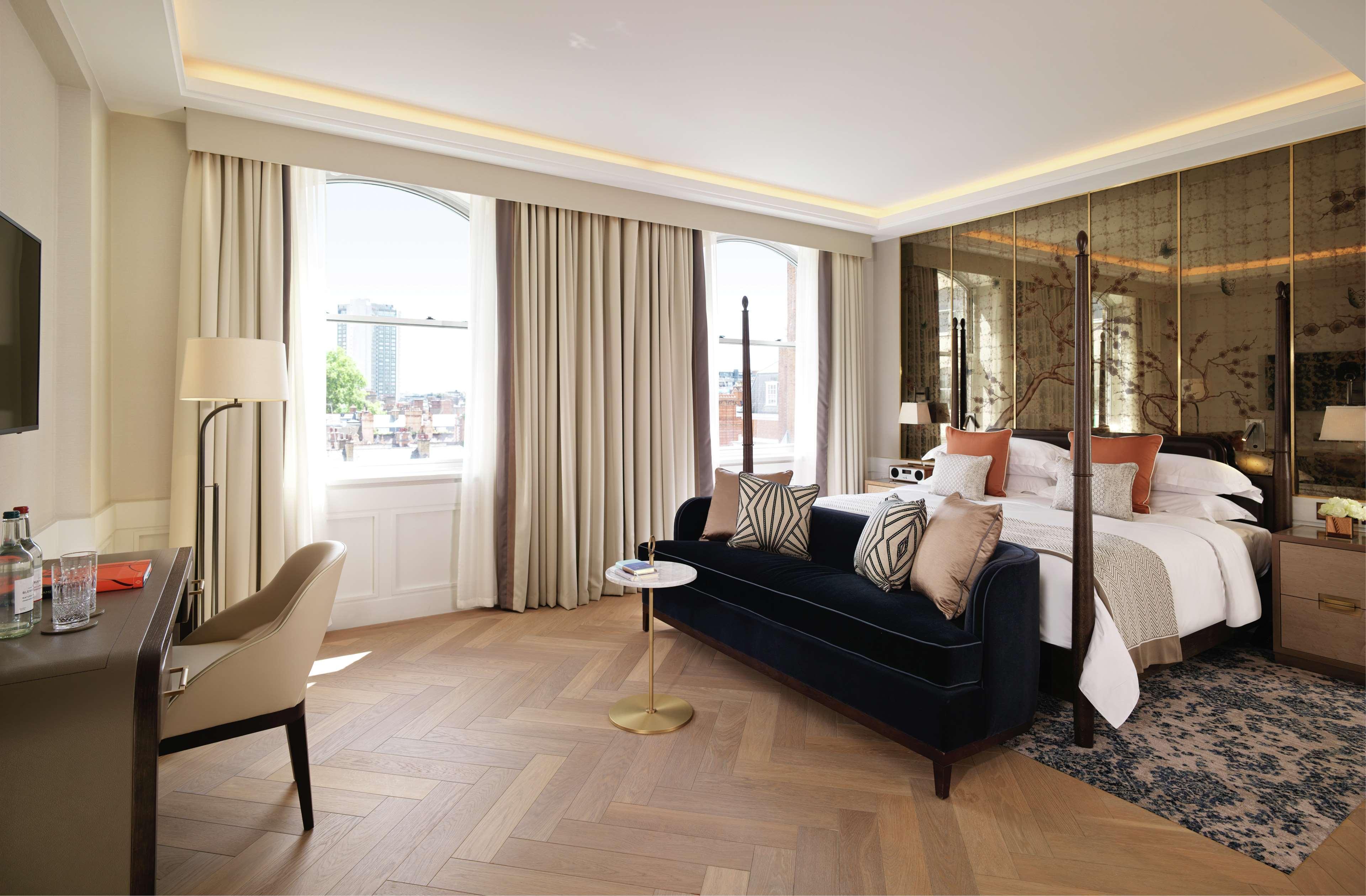 The Biltmore Mayfair Лондон Экстерьер фото A suite at The London West End