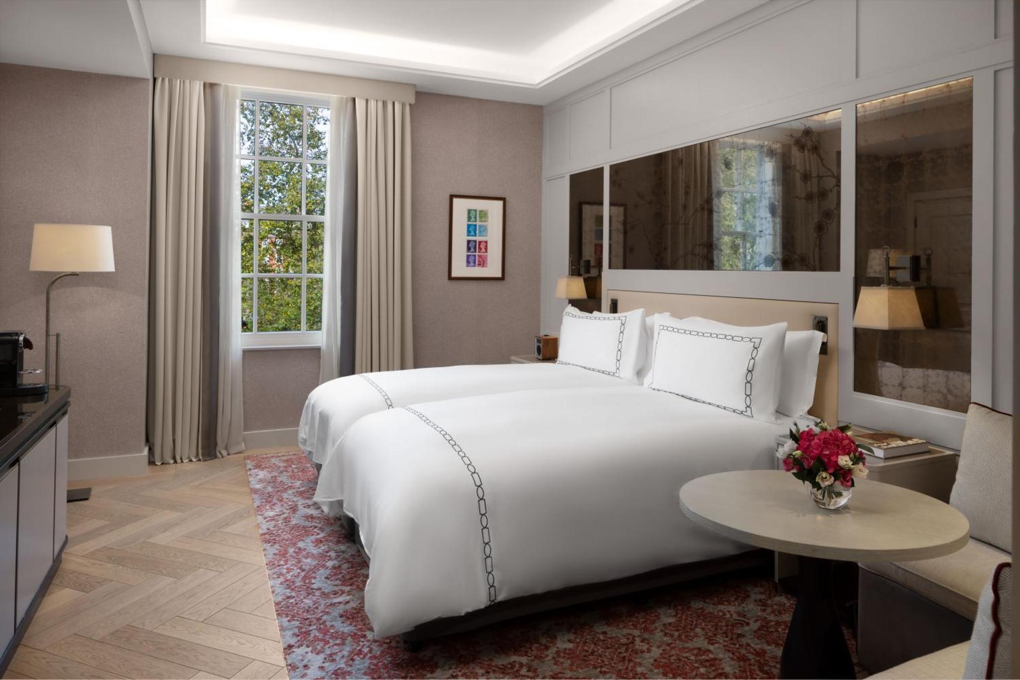 The Biltmore Mayfair Лондон Экстерьер фото A room at the hotel