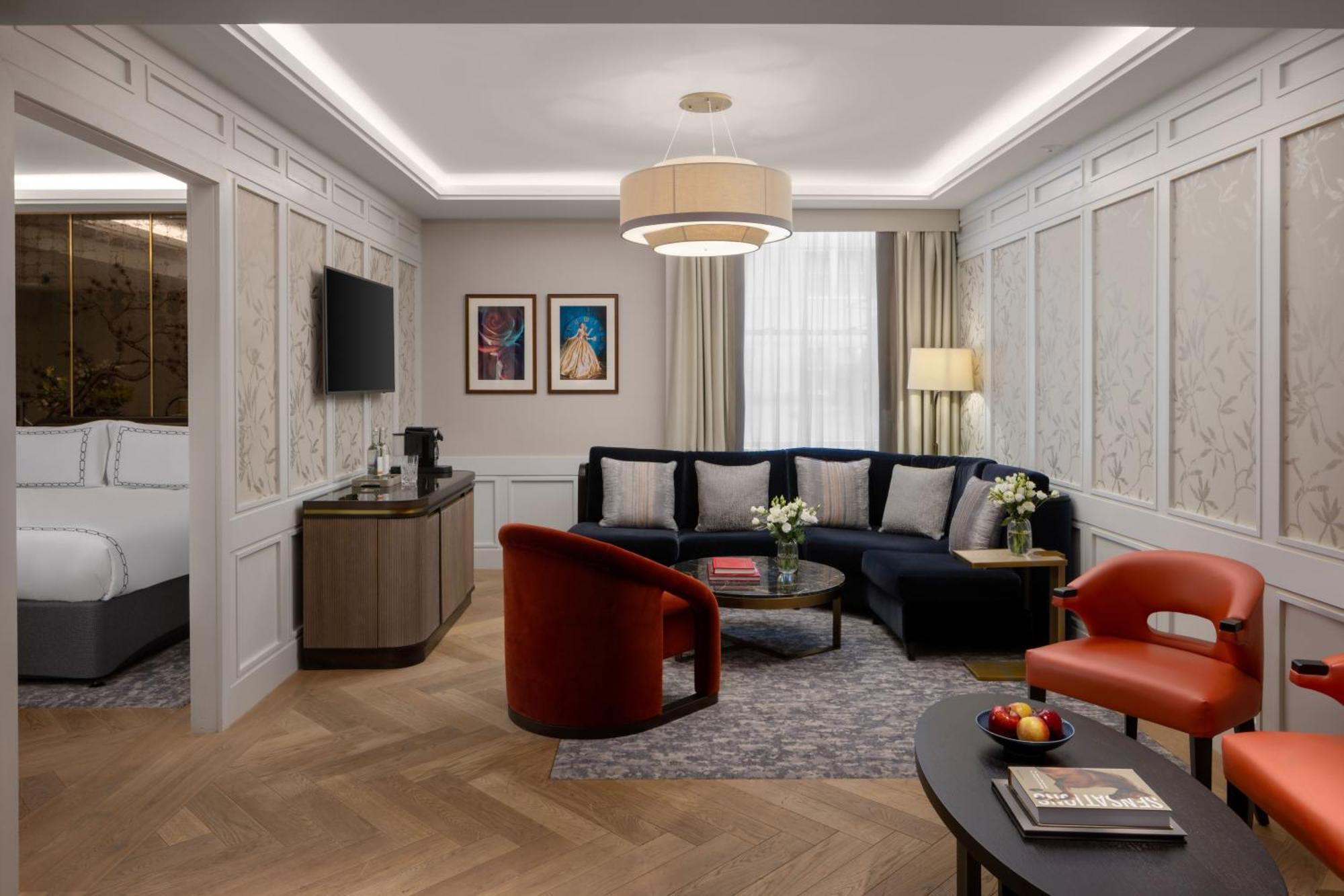 The Biltmore Mayfair Лондон Экстерьер фото The interior of a suite at The Ivy Collection