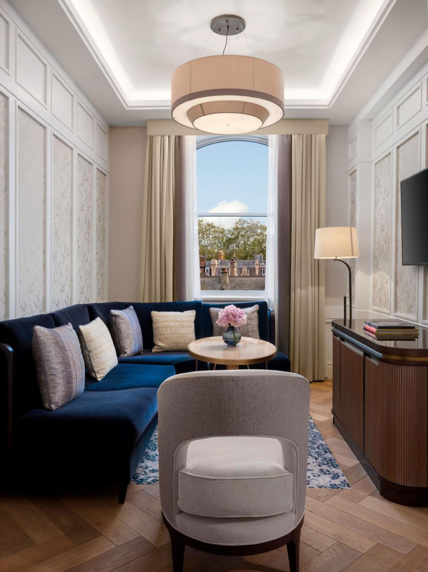 The Biltmore Mayfair Лондон Экстерьер фото A suite at the London Edition